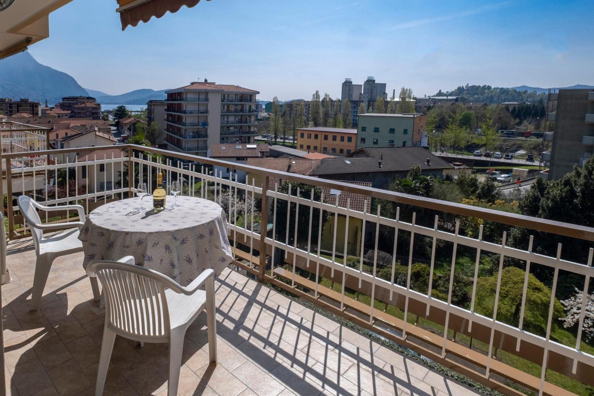 Casa Vacanze Heidi Vista Lago Verbania Ngoại thất bức ảnh